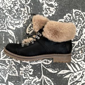 Booties with fur
